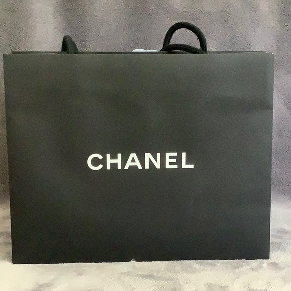 Set of 2 Chanel Authentic Shopping Bags and 3 ribbons - Picture 4 of 11